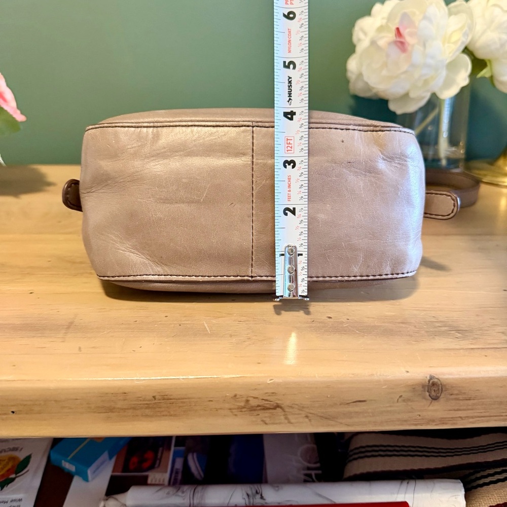 HOBO Taupe Tan Leather Crossbody Bag Soft Foldover Flap Magnetic Closure - Picture 13 of 15